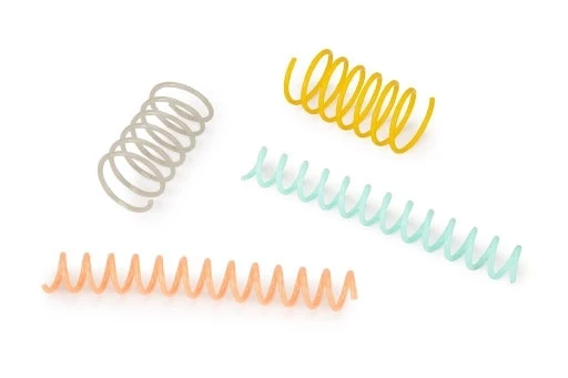 Beeztees Spiral fjäderleksak för kattungar, 4-pack