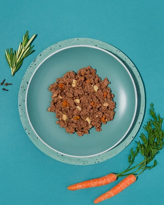 Amanova Dog Adult Irresistible Beef - 64% świeżej wołowiny w saszetce