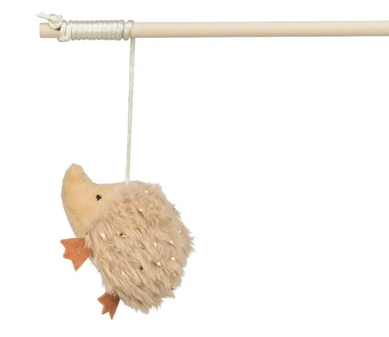 Trixie zabawka świąteczna dla kota wędka z jeżem 48 cm - pluszowy jeż na drewnianym patyku